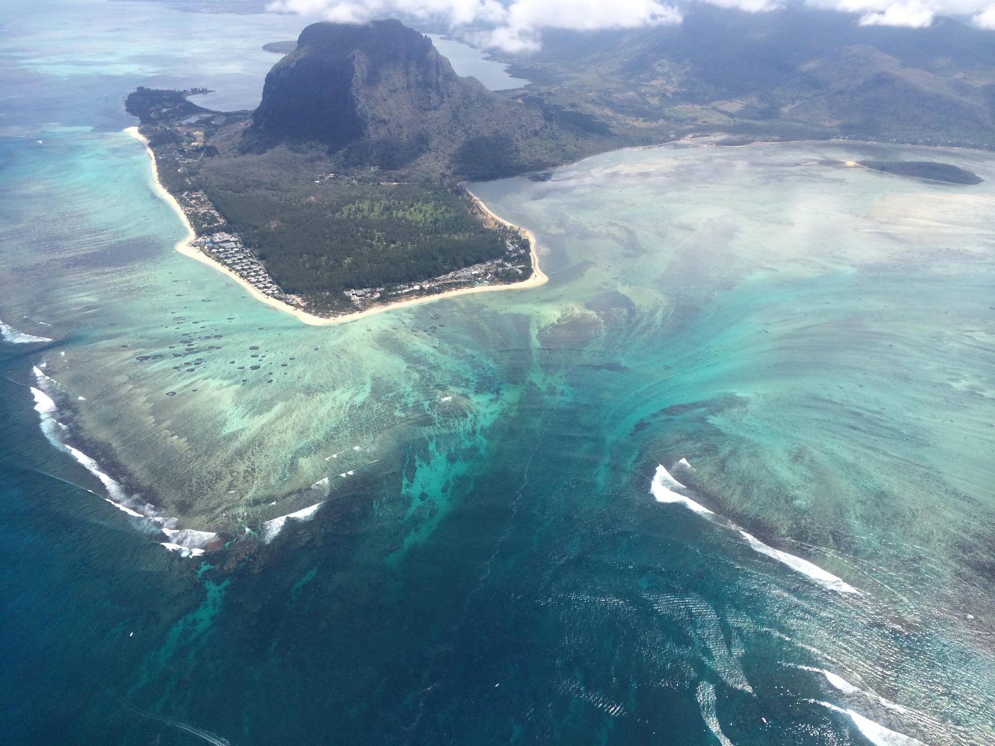 Sight-Seeing Tour Underwater Waterfall